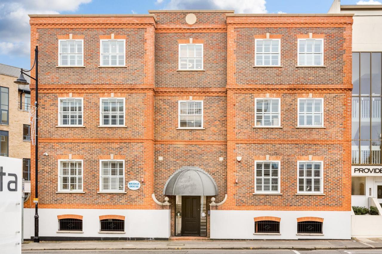 Charming 1 Bedroom Apt , Town Centre, Wifi, Free Parking By Tent Serviced Apartments Staines-upon-Thames ภายนอก รูปภาพ